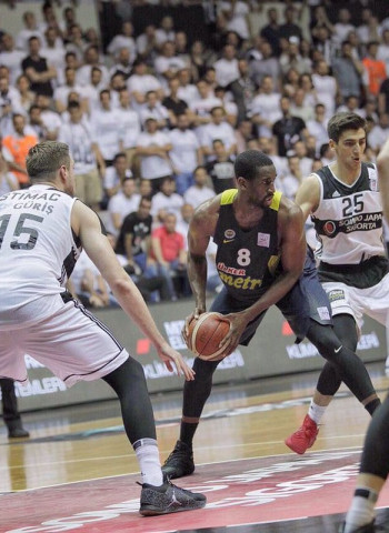 [3-0] El Fernabahce gana en un Besiktas Arena desalojado (80-86)