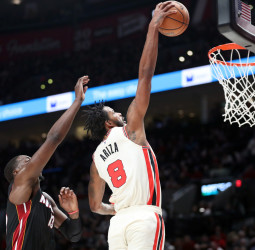 Los Lakers se interesan en Trevor Ariza
