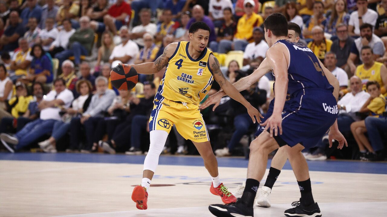 El Gran Canaria se lleva un disputado encuentro ante el Valencia Basket, 79-71