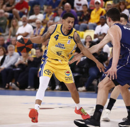 El Gran Canaria se lleva un disputado encuentro ante el Valencia Basket, 79-71