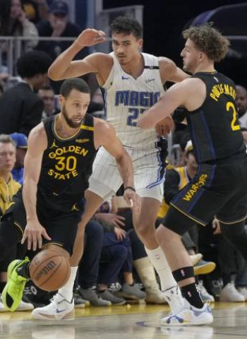 Warriors supera de forma ajustada a los Magic, 104-99