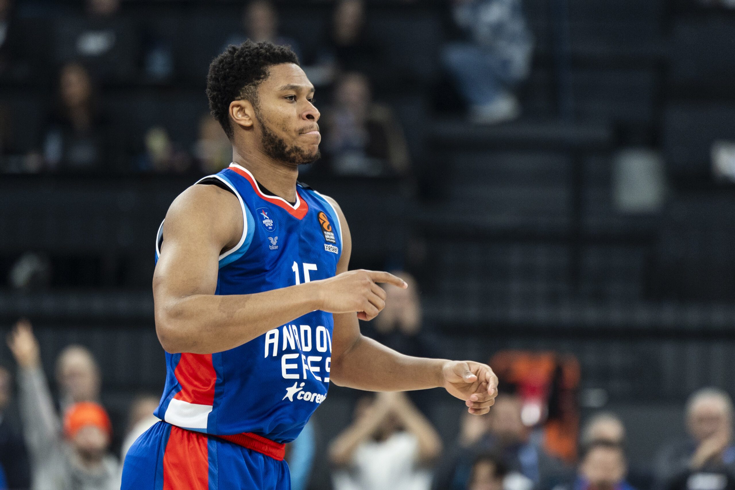 PJ Dozier renueva con Anadolu Efes hasta 2027