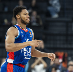 PJ Dozier renueva con Anadolu Efes hasta 2027