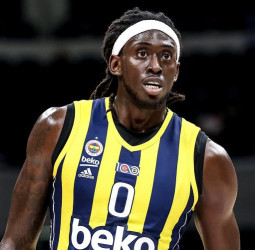 Johnathan Motley apunta a la G-League