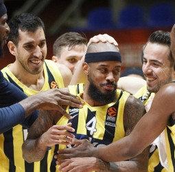 Disfruta de las mejores jugadas de la jornada de la EuroLeague