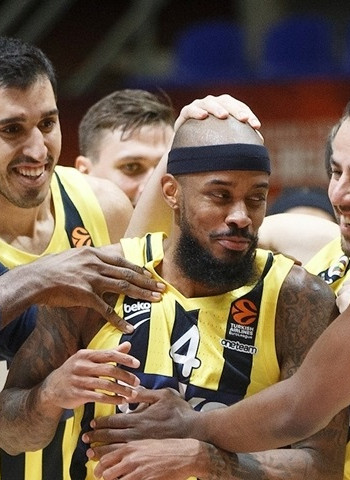Disfruta de las mejores jugadas de la jornada de la EuroLeague