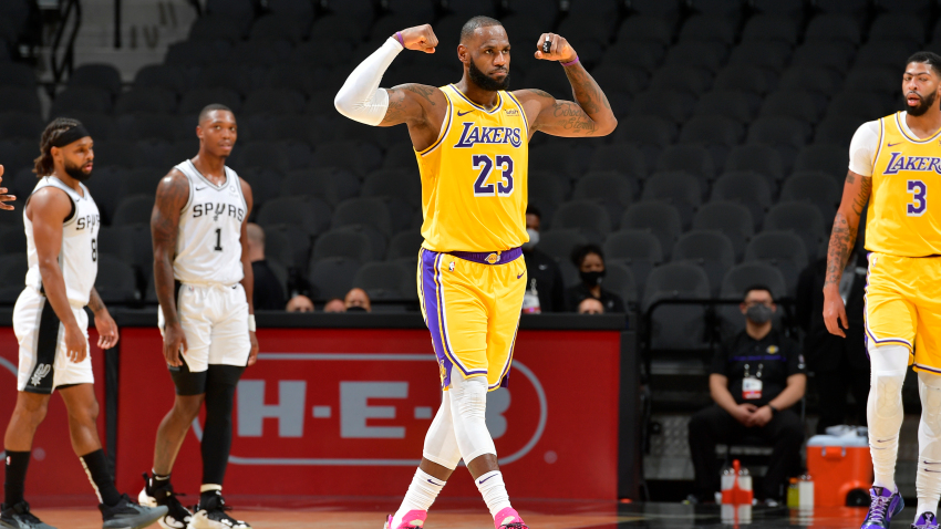 LeBron James apunta a uno o dos meses de baja