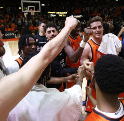Un Valencia Basket de récord no se apiada del colista (127-81)