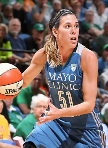 Alana Beard resuelve sobre la bocina el primer partido de la final WNBA