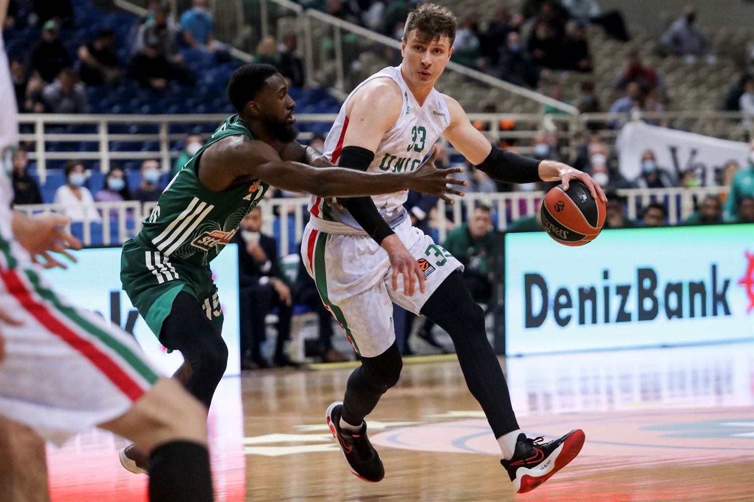 Brown apuntilla el asalto del Unics Kazan al OAKA (72-74)