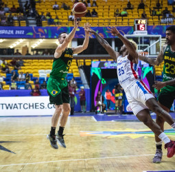 Brasil supera el muro dominicano (80-68)