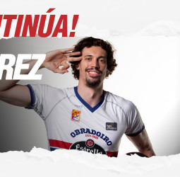 Álex Suárez continuará vistiendo la camiseta del Monbus Obradoiro en la temporada 2021/22