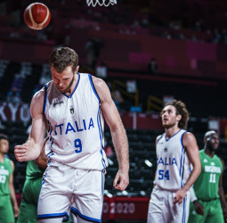 Italia supera a una combativa Nigeria (80-71)