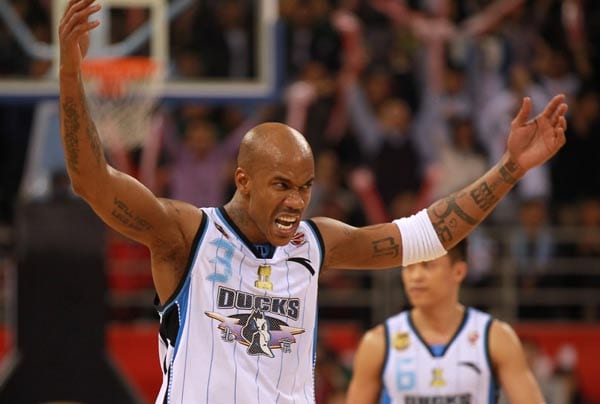 Sthepon Marbury jugará un año más