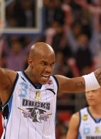Sthepon Marbury jugará un año más