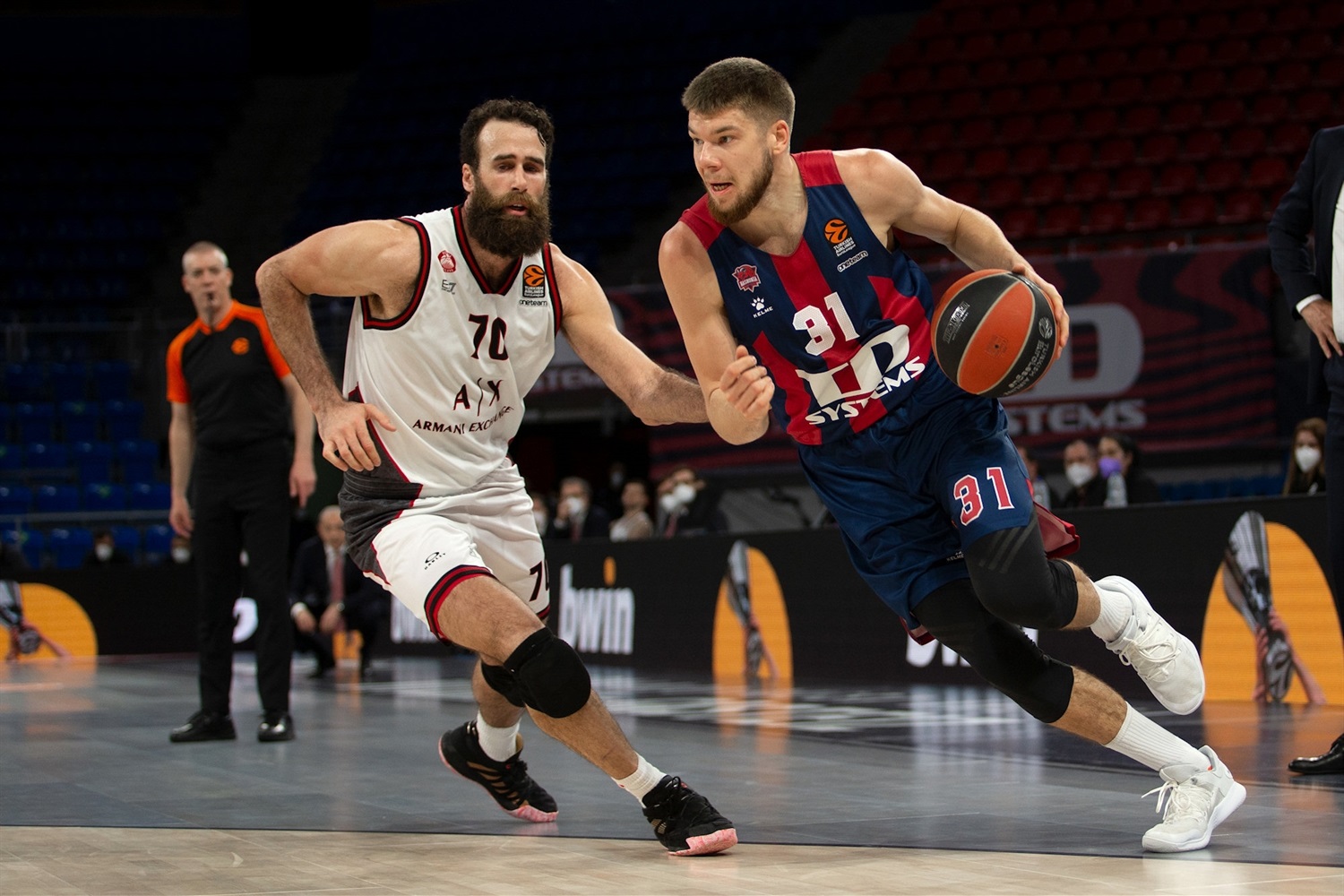 El Baskonia sigue persiguiendo un puesto en los playoffs (86-69)