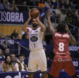 UCAM Murcia y Monbus Obradoiro nos regalan un intenso partido que decidió la defensa murciana del último cuarto (79-87)