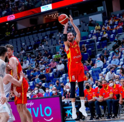 España regala un homenaje ofensivo a la afición de Madrid
