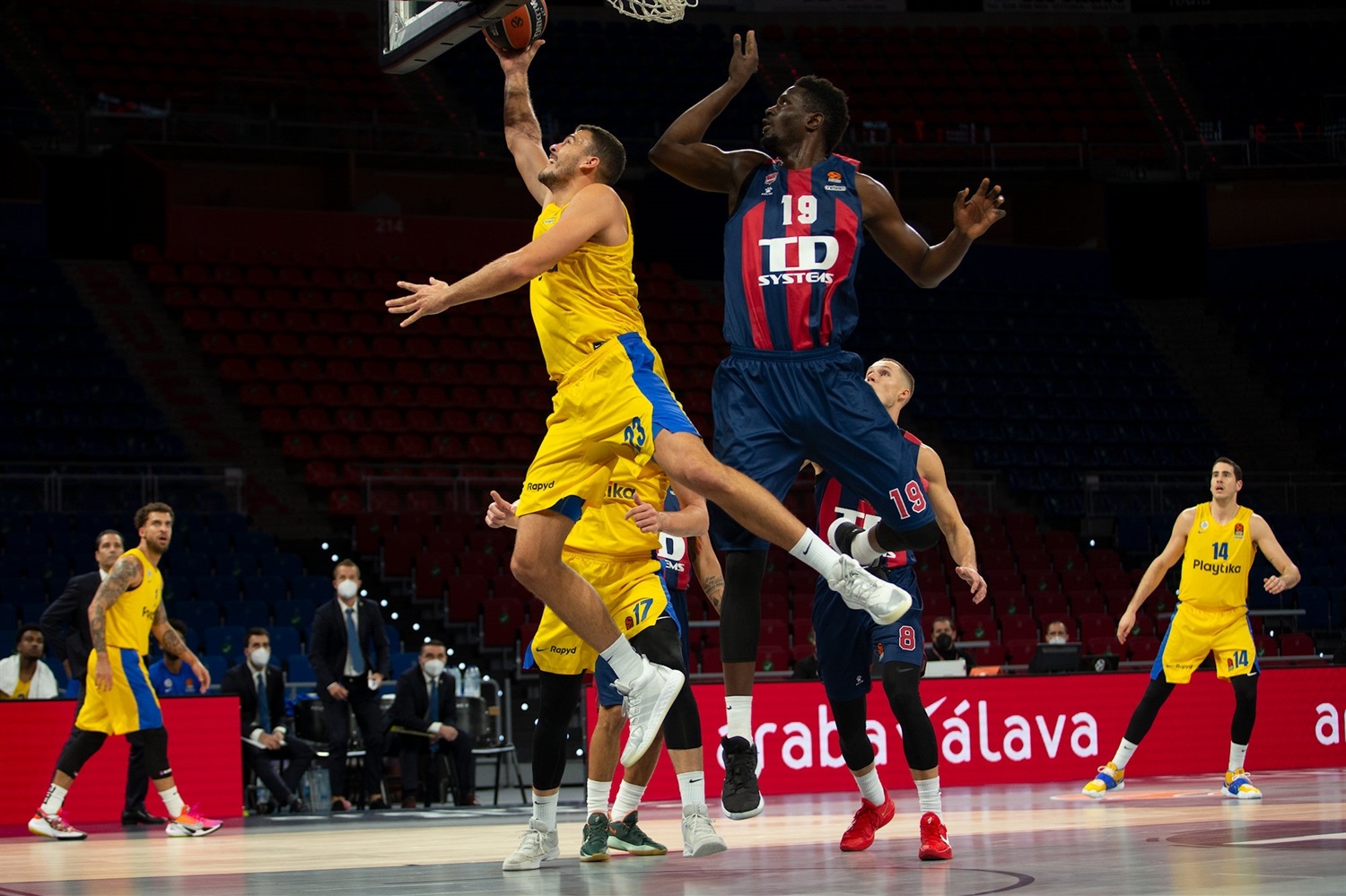 Baskonia cede en un ajustado duelo ante Maccabi (63-67)