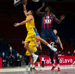 Baskonia cede en un ajustado duelo ante Maccabi (63-67)