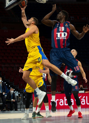 Baskonia cede en un ajustado duelo ante Maccabi (63-67)