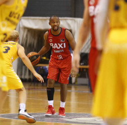 El BAXI Manresa se estrena con victoria frente al UCAM Murcia (90-76)