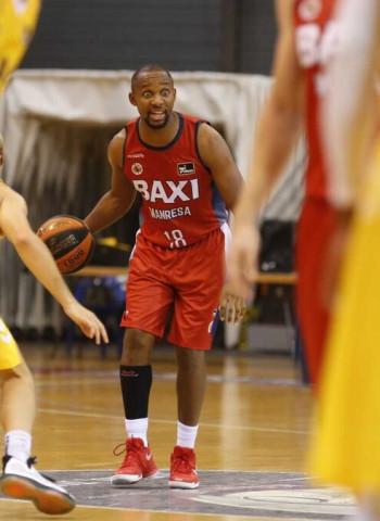 El BAXI Manresa se estrena con victoria frente al UCAM Murcia (90-76)
