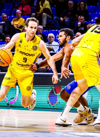 Recital en La Hamburguesa en una jornada de BCL (83-63)