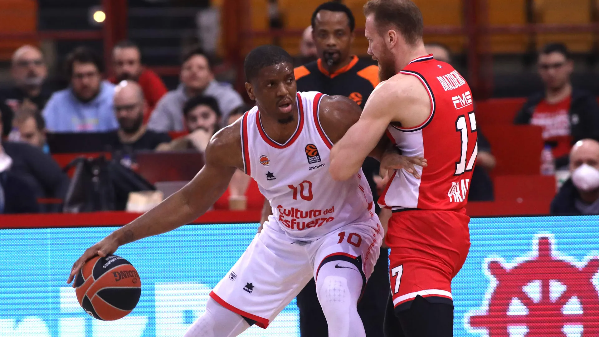 Valencia, en busca de los playoffs, se enfrenta a Olympiacos en La Fonteta
