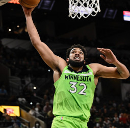 Karl-Anthony Towns entra en el club de los 60