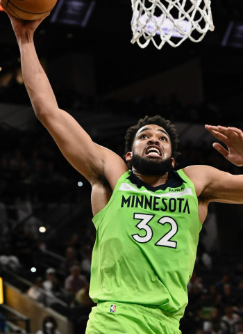 Karl-Anthony Towns entra en el club de los 60
