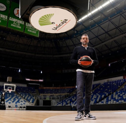 Ibon Navarro, al frente del banquillo del Unicaja