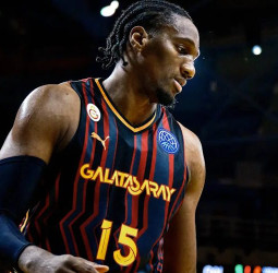 Ebuka Izundu, muy cerca de reforzar el juego interior de Estrella Roja