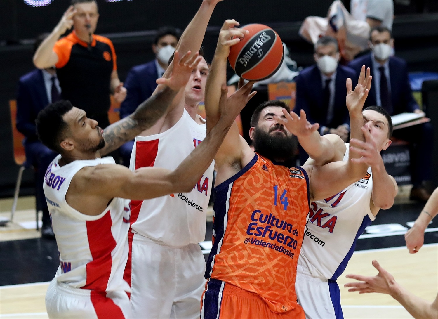 El Valencia Basket supera al CSKA Moscú tras dos prórrogas (105-103)