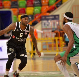 Bobby Brown regresa a la NBA
