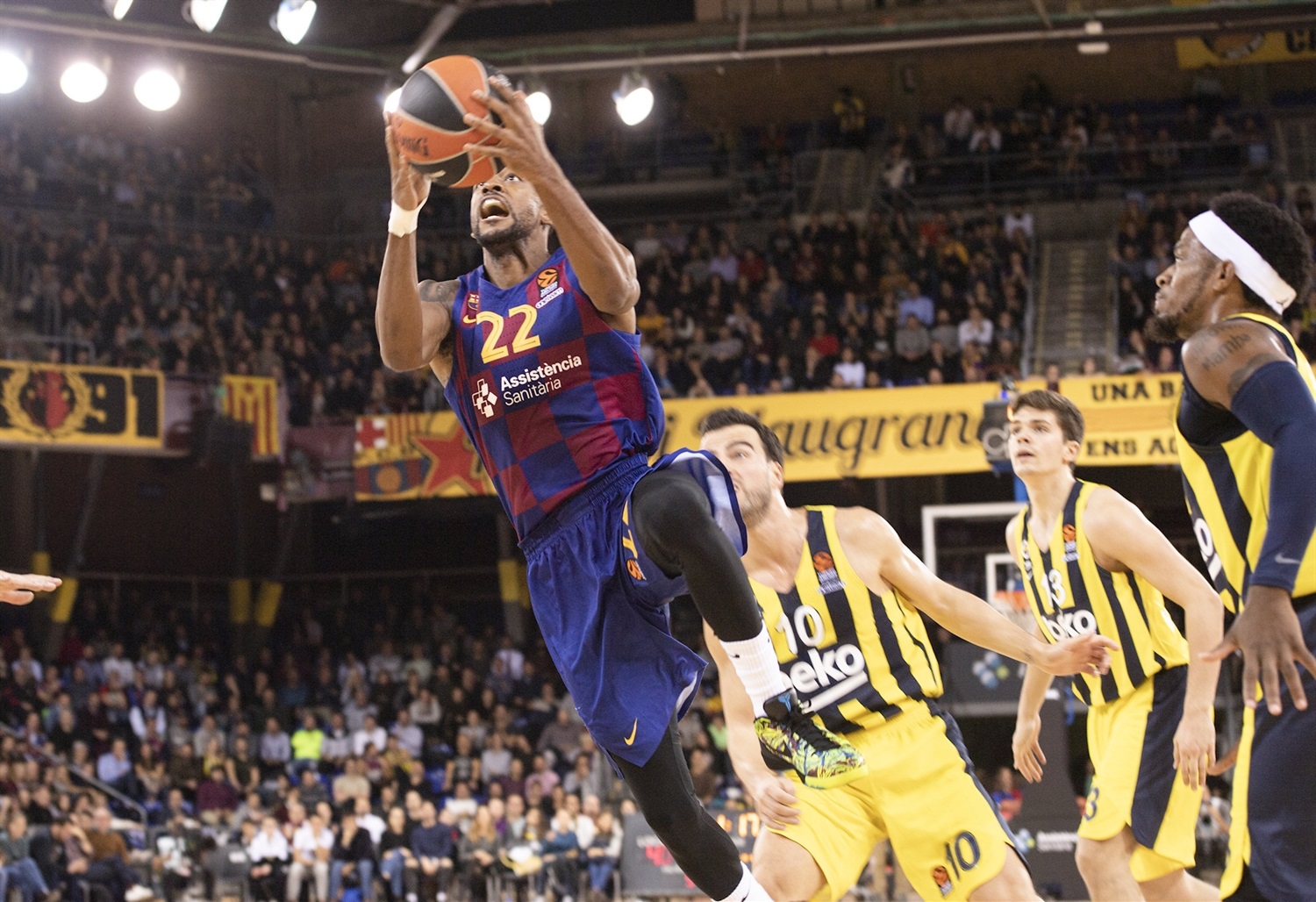 Triunfo claro y sin concesiones del Barcelona ante el Fenerbahce (89-63)