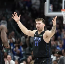 Luka Doncic se luce ante los Clippers