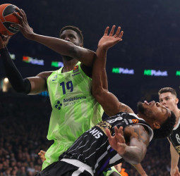 Youssoupha Fall, más cerca de seguir en el Barça pese al adiós anunciado