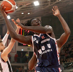 Mohamed Diouf, cerca del Río Breogán