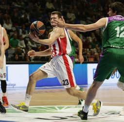 El Estrella Roja remonta y el Unicaja cae eliminado (72-78)