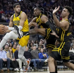 Haliburton y Siakam ejecutan a los Warriors
