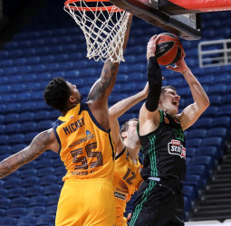 El Panathinaikos se aprovecha del mal momento del Khimki (94-78)