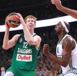 Brock Motum ficha por el Anadolu Efes