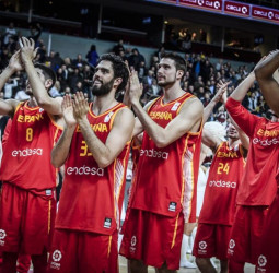 España vence desde el orgullo en Letonia (62-67)