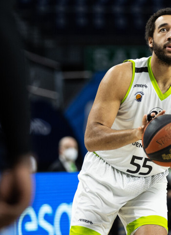 El Fuenlabrada se lleva el derbi del miedo (86-87)