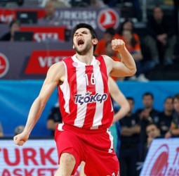 El Olympiacos anuncia el fichaje de Kostas Papanikolaou