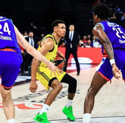 El Fenerbahce se lleva el derbi otomano, 78-83