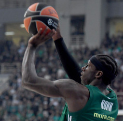Panathinaikos saca su artillería frente a la Virtus Bolonia, 111-90