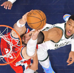 La noche NBA: Lakers supera a los Warriors, y Cavaliers encadena su tercera derrota consecutiva