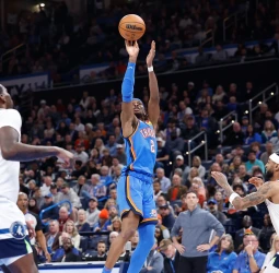 Shai Gilgeous-Alexander impulsa la remontada de los Thunder para su séptima victoria consecutiva, 113-105